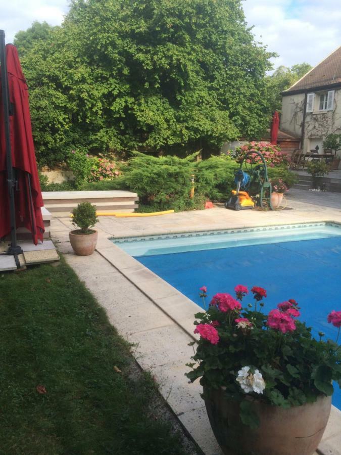 CHAMBRES D HÔTES Chez Françoise et Michel PISCINE 4 chambres 8 lits Chaumes-en-Brie Extérieur photo