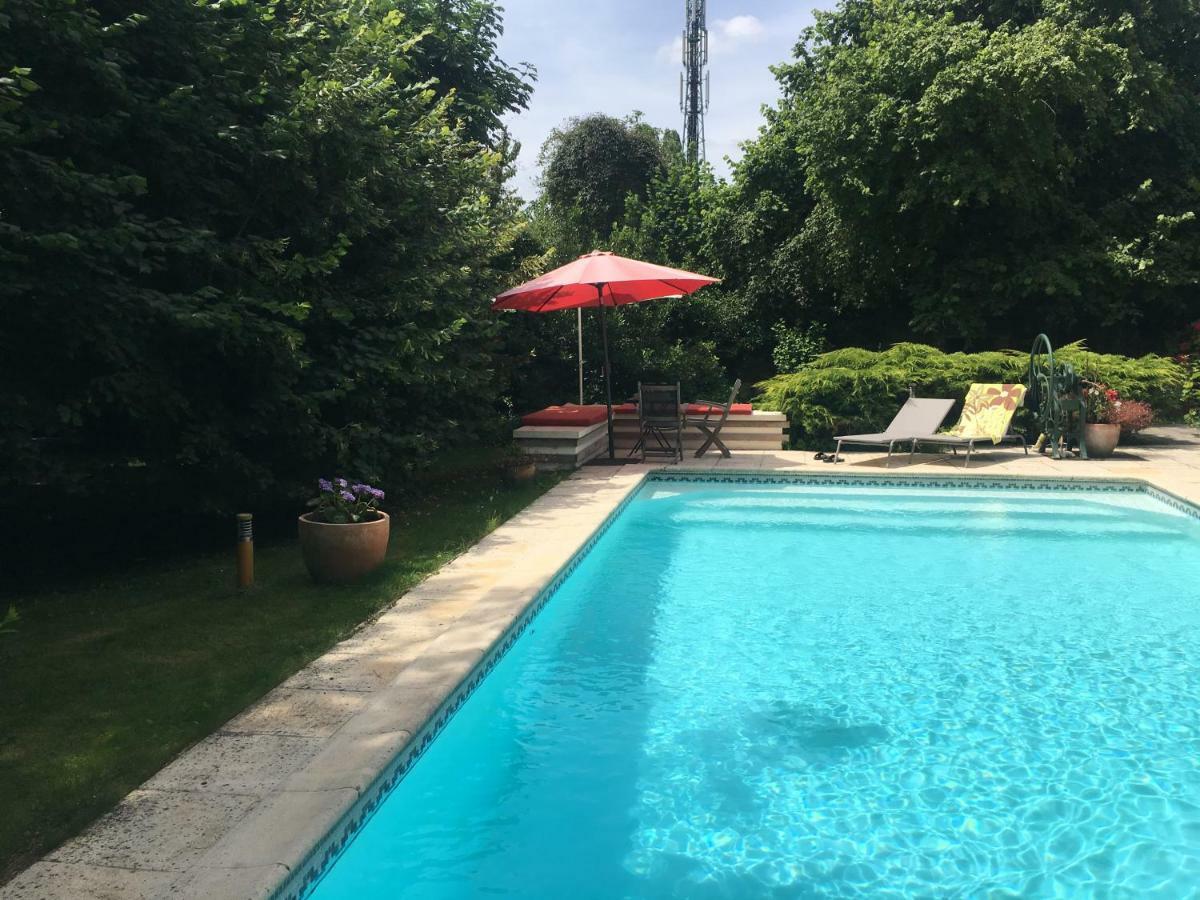 CHAMBRES D HÔTES Chez Françoise et Michel PISCINE 4 chambres 8 lits Chaumes-en-Brie Extérieur photo