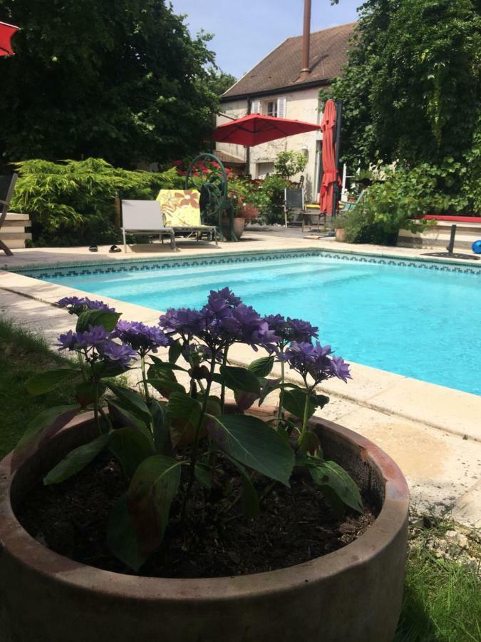 CHAMBRES D HÔTES Chez Françoise et Michel PISCINE 4 chambres 8 lits Chaumes-en-Brie Extérieur photo
