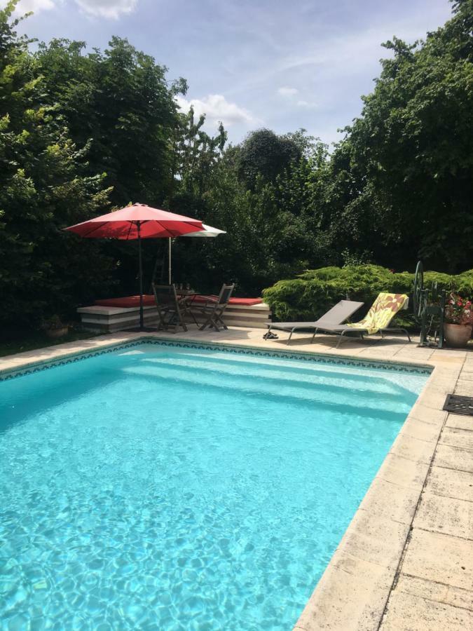 CHAMBRES D HÔTES Chez Françoise et Michel PISCINE 4 chambres 8 lits Chaumes-en-Brie Extérieur photo