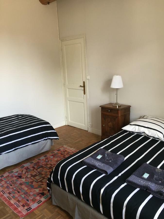 CHAMBRES D HÔTES Chez Françoise et Michel PISCINE 4 chambres 8 lits Chaumes-en-Brie Extérieur photo