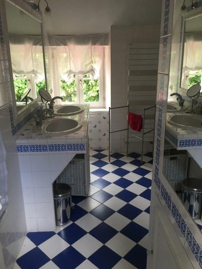 CHAMBRES D HÔTES Chez Françoise et Michel PISCINE 4 chambres 8 lits Chaumes-en-Brie Extérieur photo