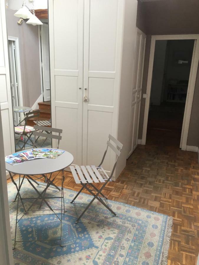 CHAMBRES D HÔTES Chez Françoise et Michel PISCINE 4 chambres 8 lits Chaumes-en-Brie Extérieur photo