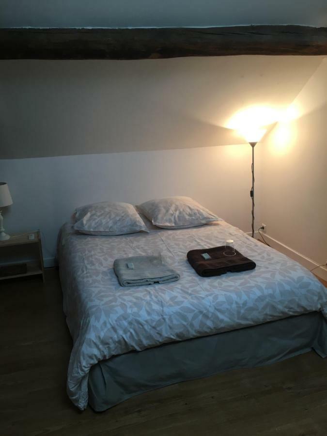 CHAMBRES D HÔTES Chez Françoise et Michel PISCINE 4 chambres 8 lits Chaumes-en-Brie Extérieur photo
